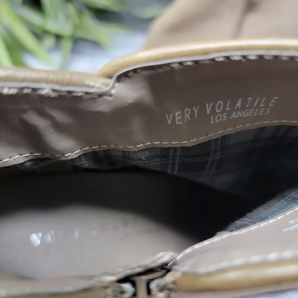 Very Volatile | Tan Suede 4" Heeled Booties Size 7.5 - Picture 11 of 11